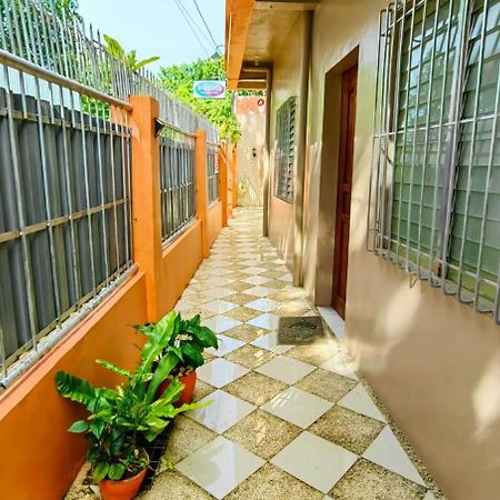 Las Residencias Bed And Breakfast Puerto Princesa Bagian luar foto