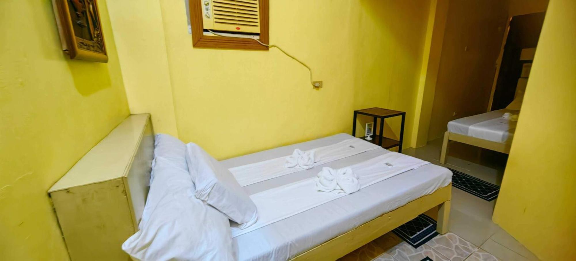 Las Residencias Bed And Breakfast Puerto Princesa Bagian luar foto