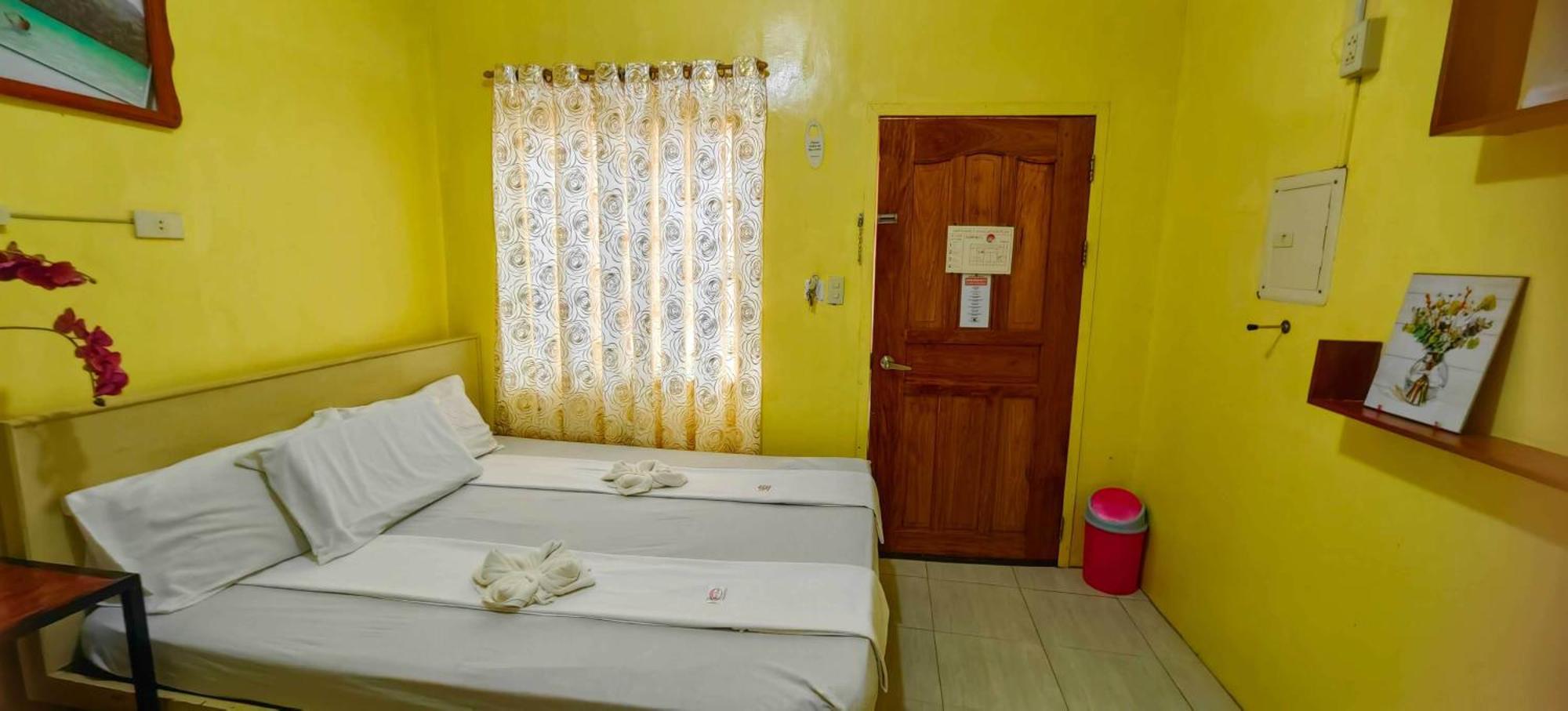 Las Residencias Bed And Breakfast Puerto Princesa Bagian luar foto