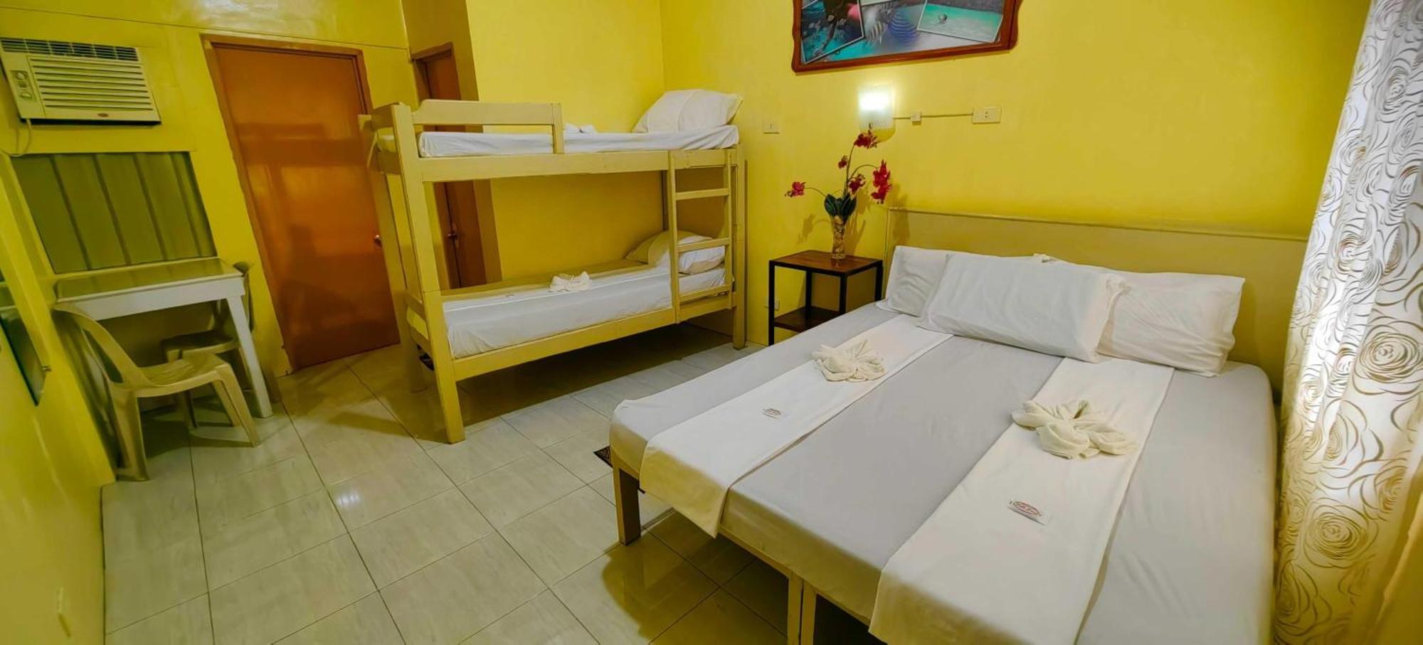 Las Residencias Bed And Breakfast Puerto Princesa Bagian luar foto