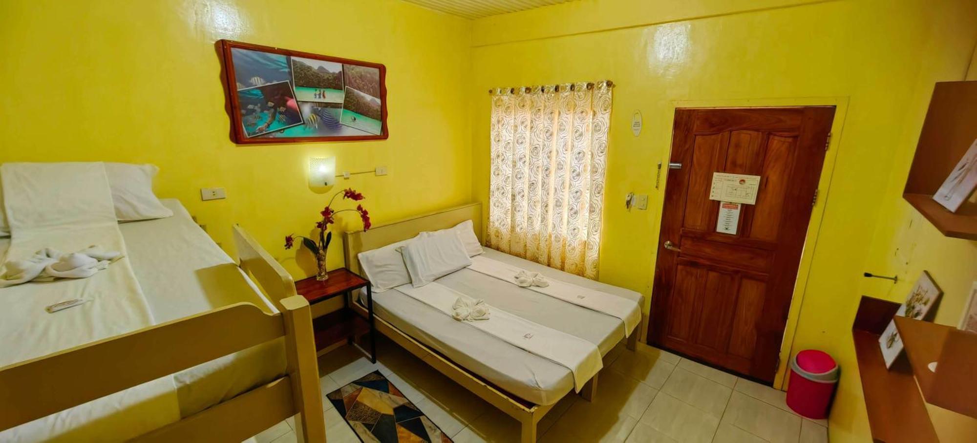 Las Residencias Bed And Breakfast Puerto Princesa Bagian luar foto