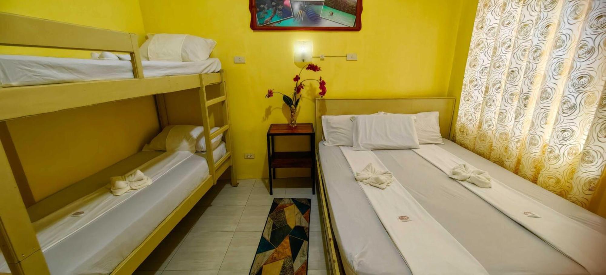 Las Residencias Bed And Breakfast Puerto Princesa Bagian luar foto