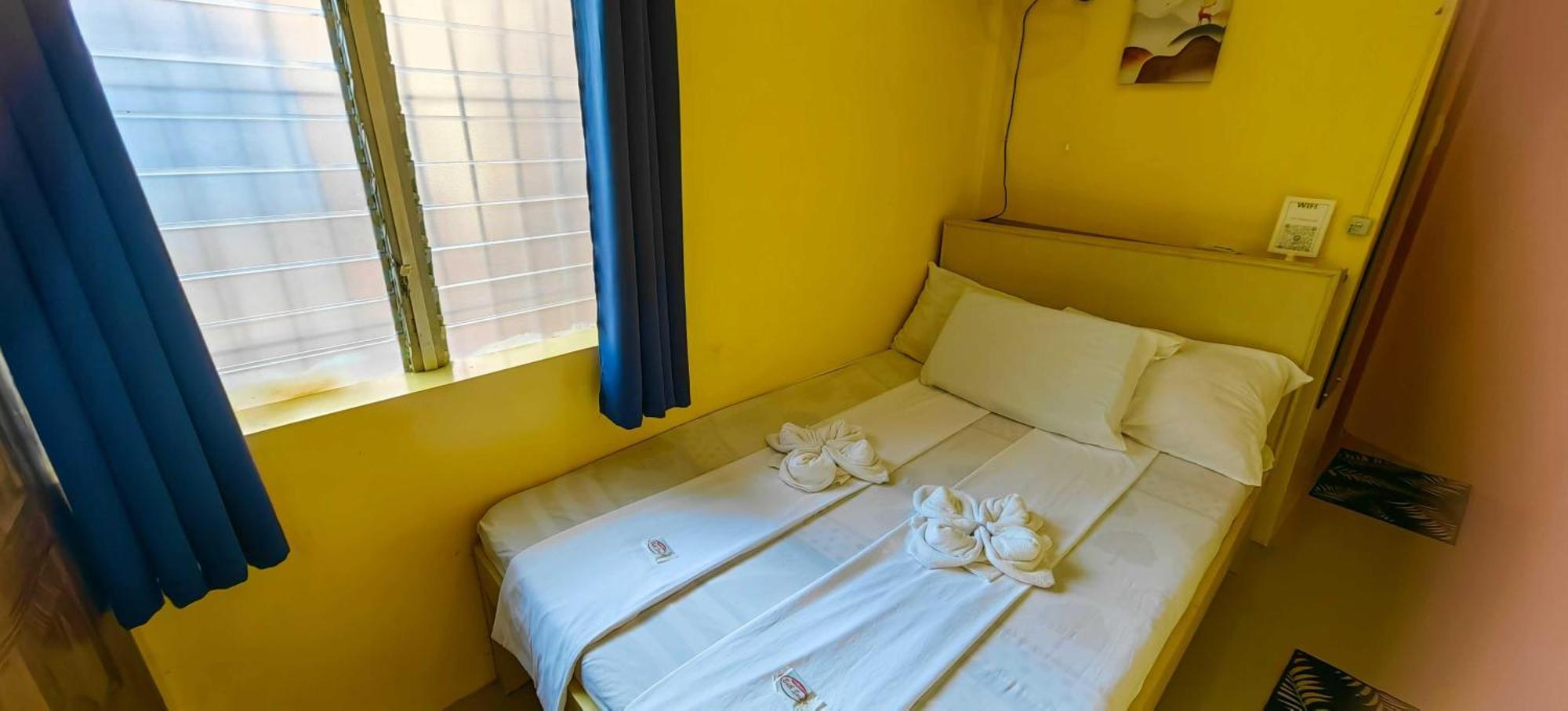 Las Residencias Bed And Breakfast Puerto Princesa Bagian luar foto