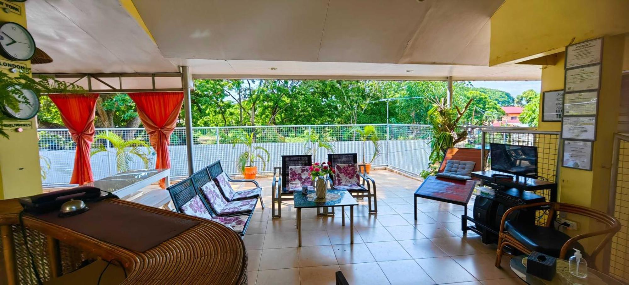 Las Residencias Bed And Breakfast Puerto Princesa Bagian luar foto