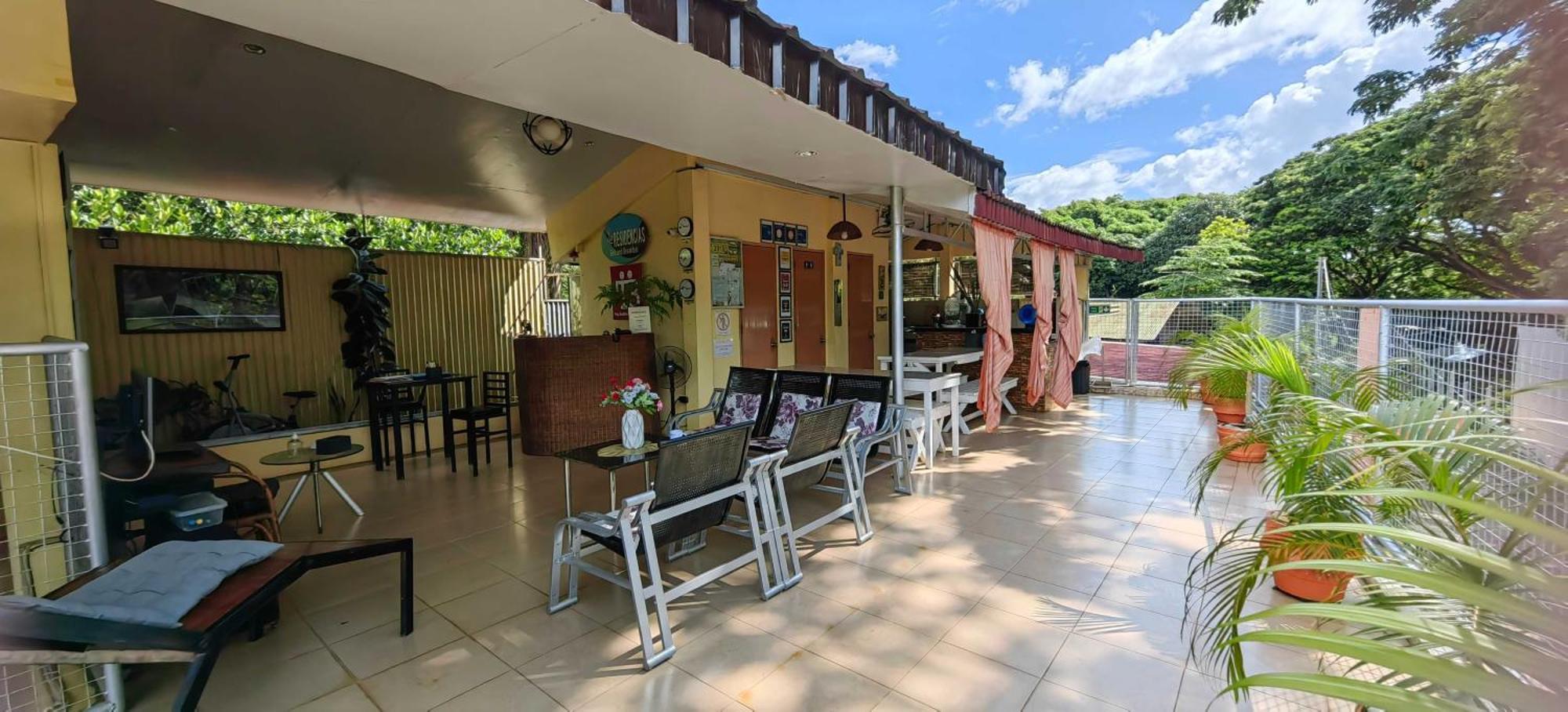 Las Residencias Bed And Breakfast Puerto Princesa Bagian luar foto