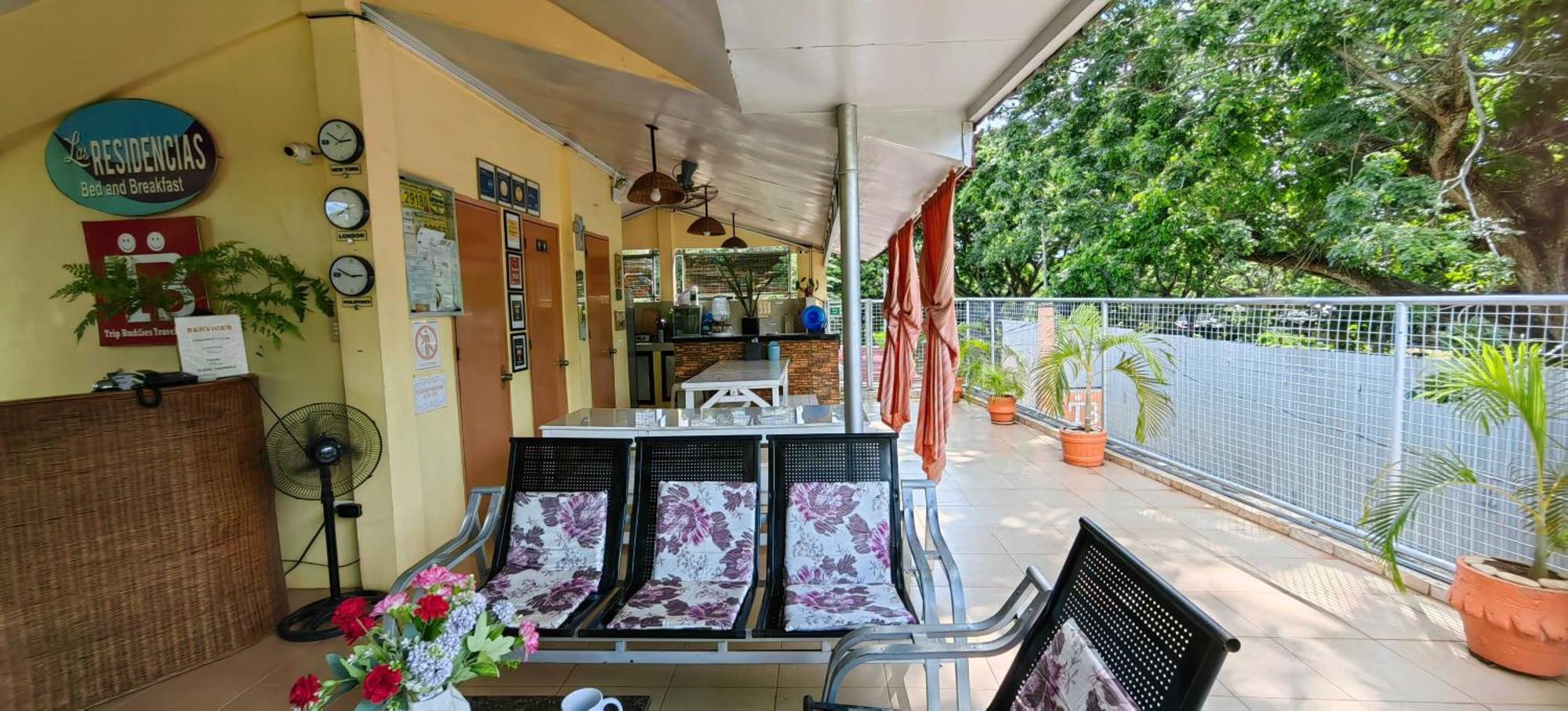 Las Residencias Bed And Breakfast Puerto Princesa Bagian luar foto