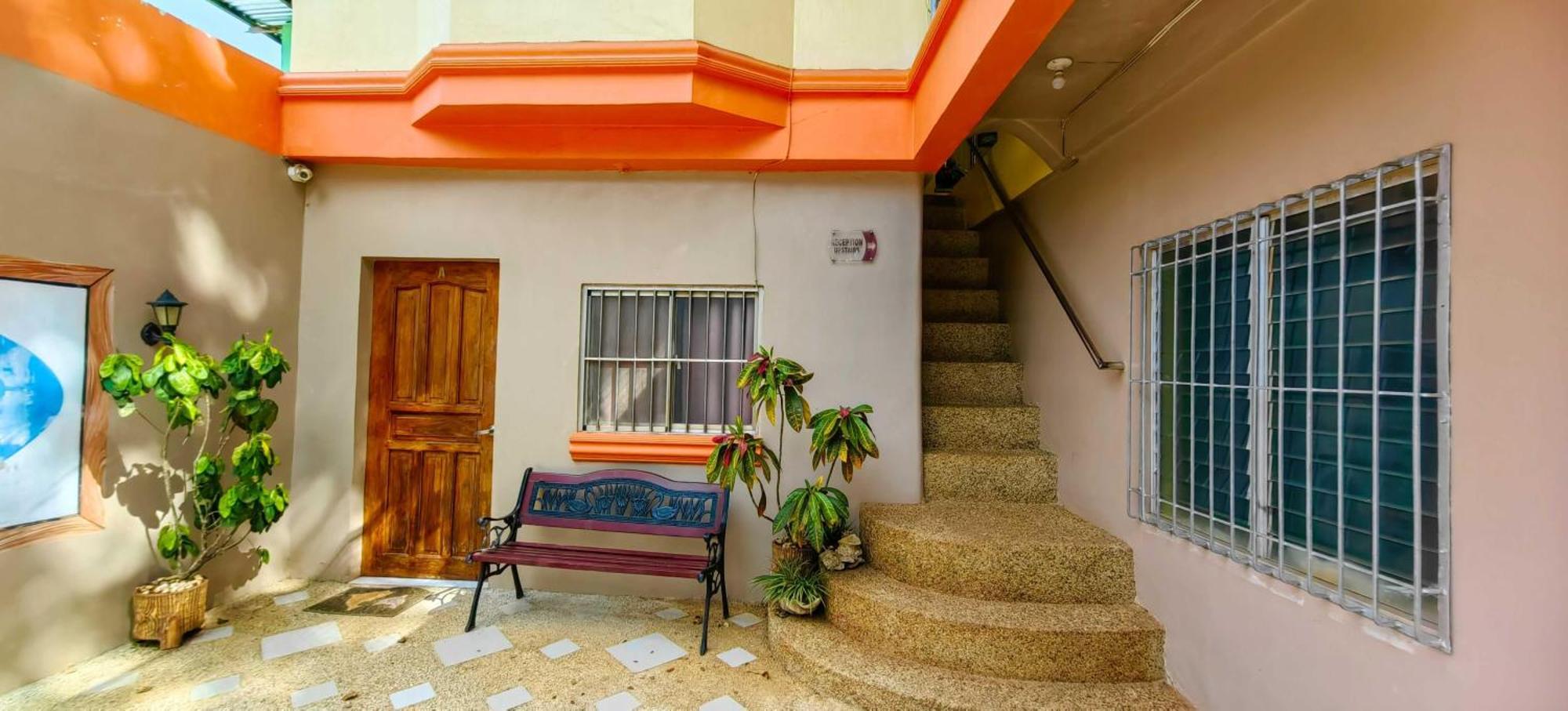 Las Residencias Bed And Breakfast Puerto Princesa Bagian luar foto