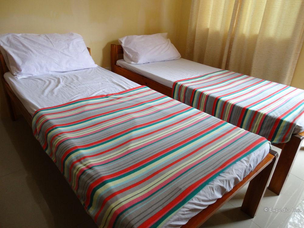 Las Residencias Bed And Breakfast Puerto Princesa Bagian luar foto