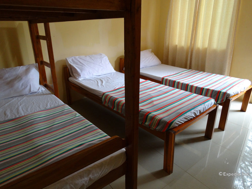 Las Residencias Bed And Breakfast Puerto Princesa Bagian luar foto