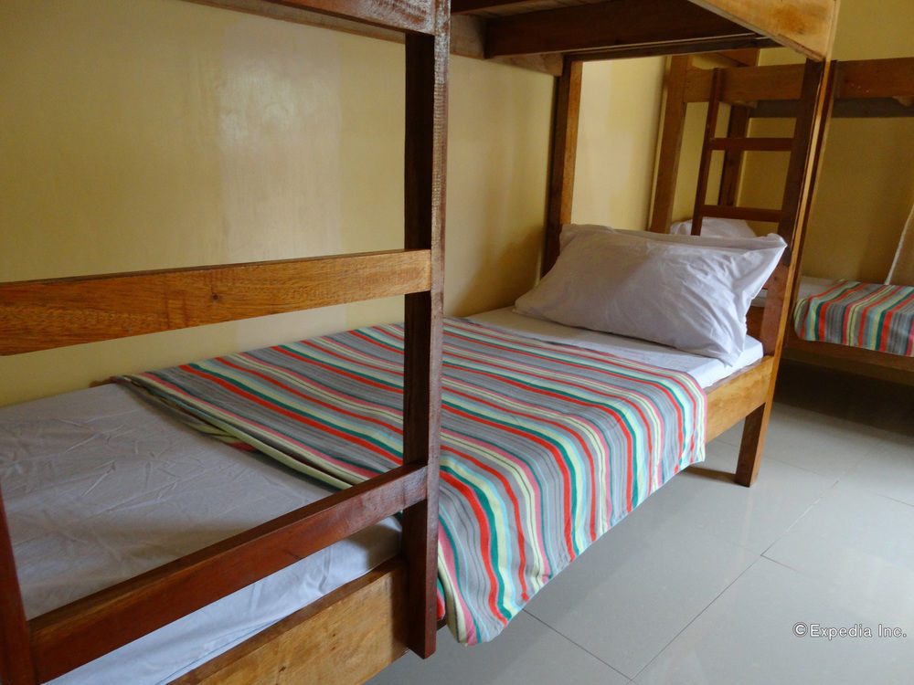 Las Residencias Bed And Breakfast Puerto Princesa Bagian luar foto