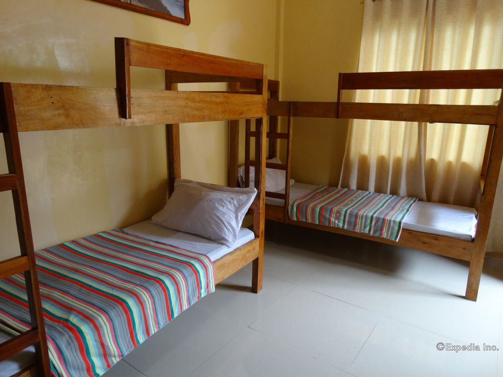 Las Residencias Bed And Breakfast Puerto Princesa Bagian luar foto