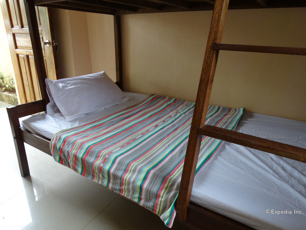 Las Residencias Bed And Breakfast Puerto Princesa Bagian luar foto