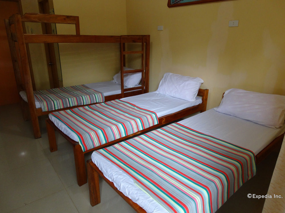 Las Residencias Bed And Breakfast Puerto Princesa Bagian luar foto
