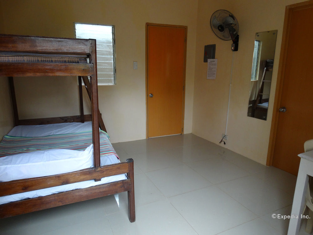 Las Residencias Bed And Breakfast Puerto Princesa Bagian luar foto
