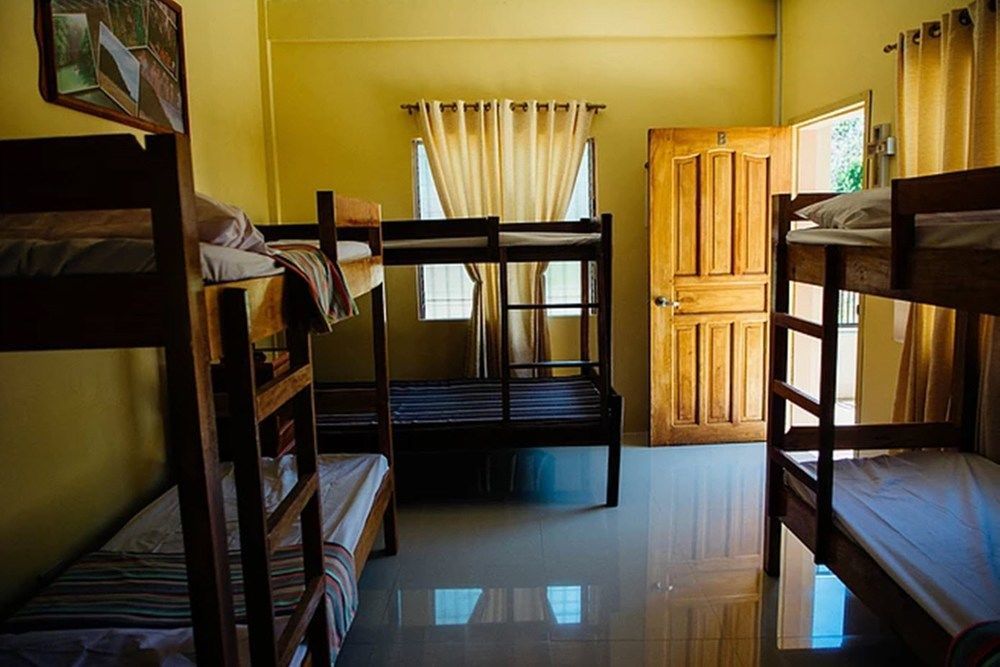 Las Residencias Bed And Breakfast Puerto Princesa Bagian luar foto
